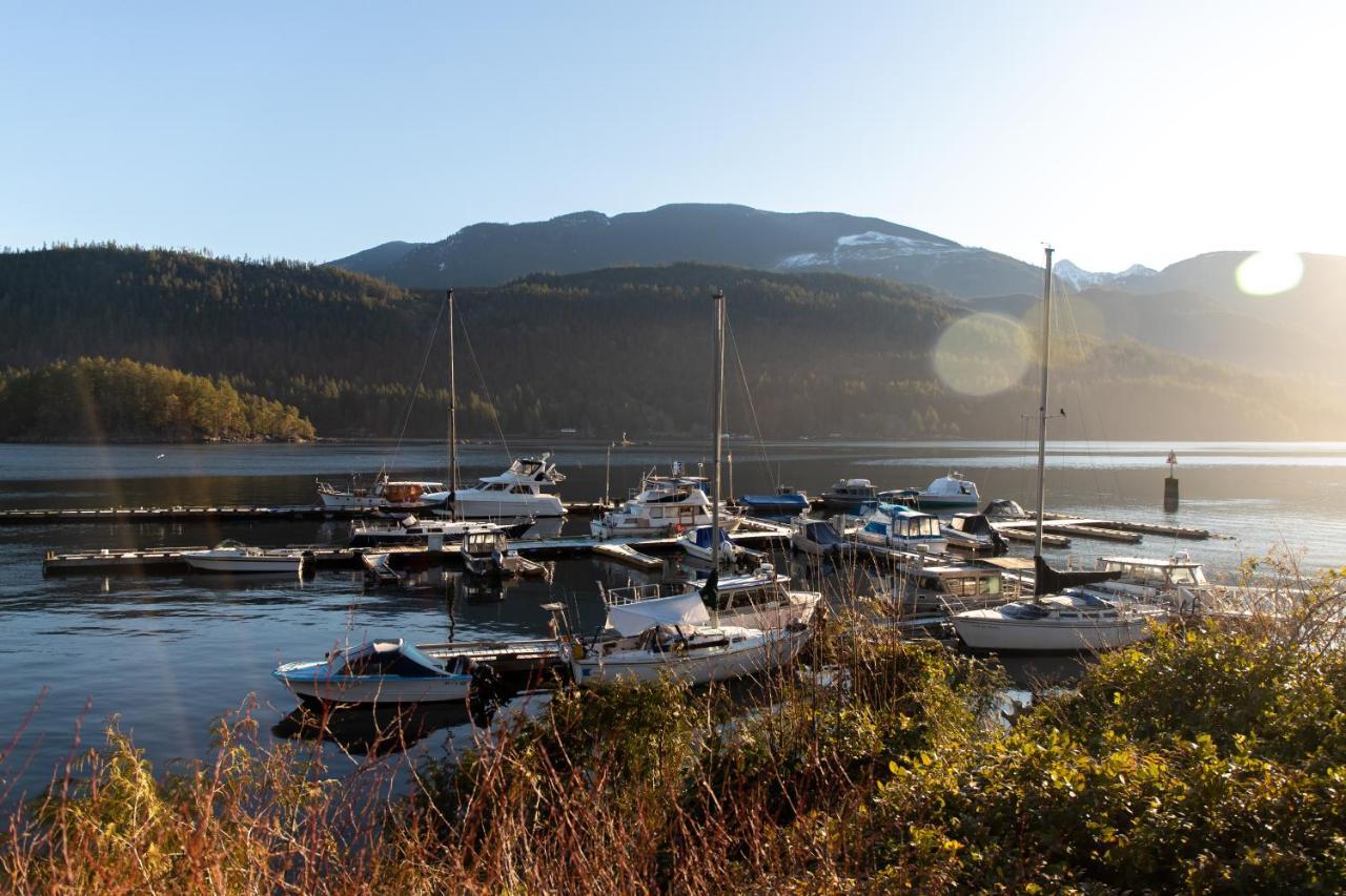 Backeddy Resort And Marina Egmont Exterior photo